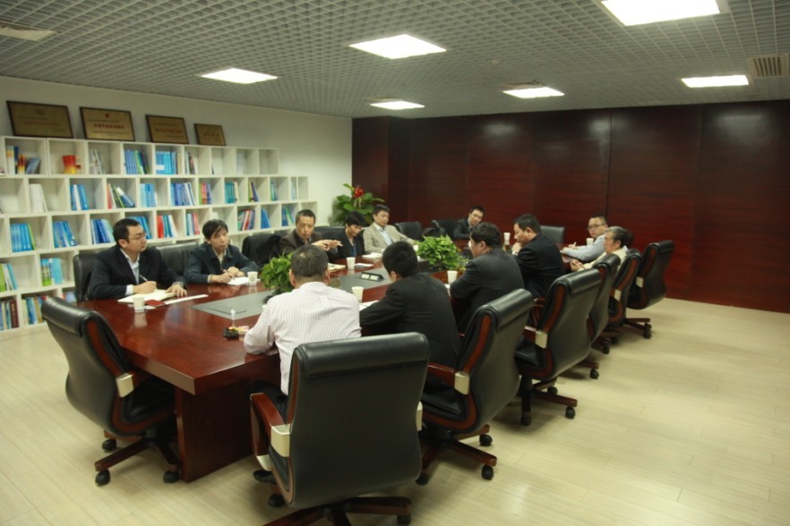 鎮(zhèn)江經(jīng)信委、開發(fā)區(qū)管委會一行到訪促進中心