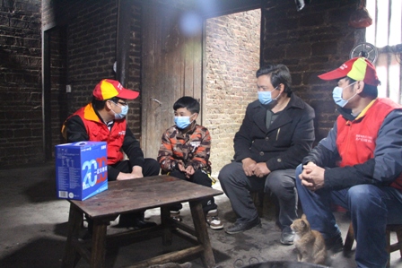 國網(wǎng)江永縣供電公司：迎春風(fēng)進(jìn)瑤寨，學(xué)雷鋒獻(xiàn)愛心