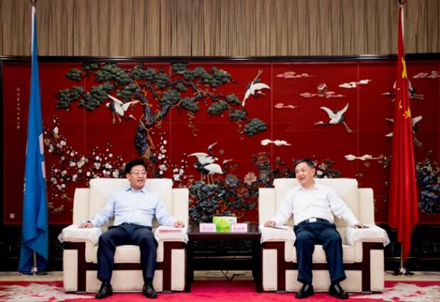 溫樞剛會見云南能投集團黨委書記、董事長段文泉