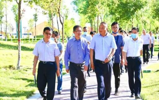 國(guó)家電投集團(tuán)黨組成員、副總經(jīng)理王樹東一行赴七師胡楊河市調(diào)研