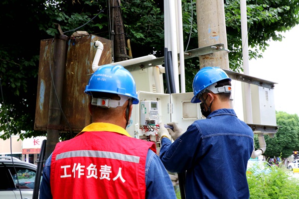 國網(wǎng)伊犁供電公司：嚴(yán)抓“小”現(xiàn)場，推進“大”安全