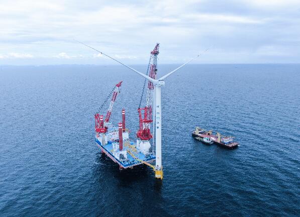 華能大連莊河海上風(fēng)電II項目首臺風(fēng)機(jī)順利吊裝