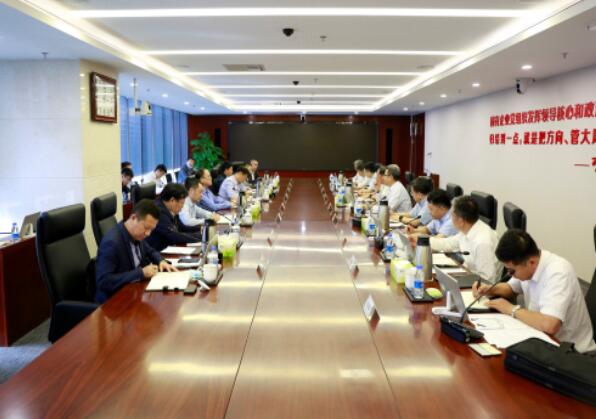 錢(qián)智民會(huì)見(jiàn)鞍鋼集團(tuán)董事長(zhǎng)、黨委書(shū)記譚成旭