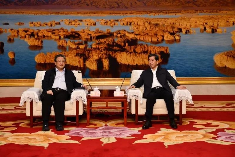 中核集團(tuán)黨組書記、董事長余劍鋒與寧夏黨委書記陳潤兒會談