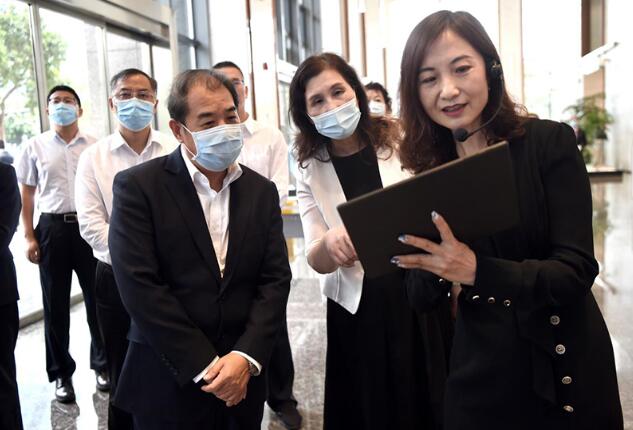 南方電網(wǎng)公司董事長、黨組書記孟振平調(diào)研鼎和保險公司