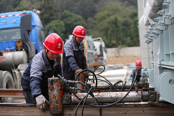 國網(wǎng)寧?？h供電公司110千伏益豐輸變電工程主變壓器順利卸載就位