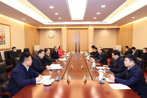 國(guó)家電網(wǎng)公司總經(jīng)理、黨組副書(shū)記辛保安與西安交通大學(xué)黨委書(shū)記盧建軍會(huì)談