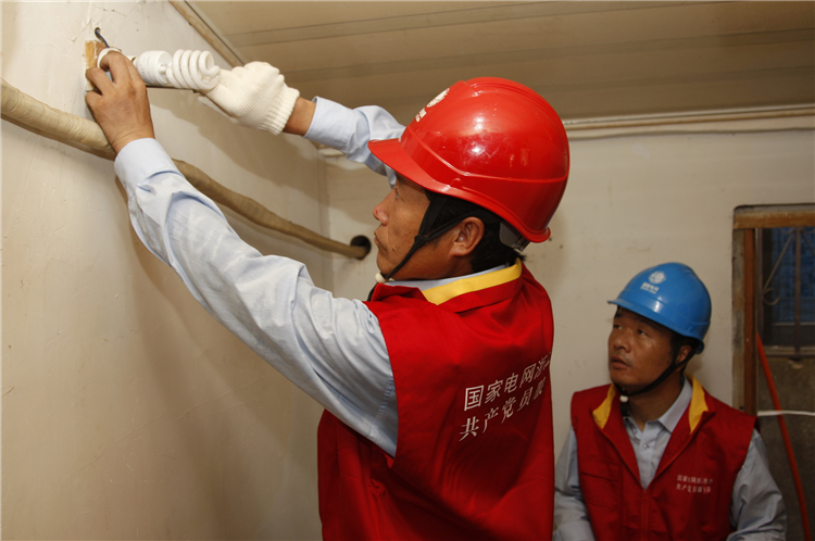 國網(wǎng)象山縣供電公司紅船服務(wù)進(jìn)社區(qū)，把牢冬季安全用電關(guān)