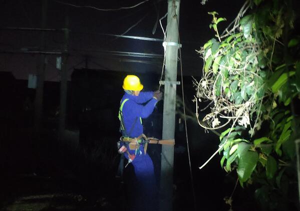 國網(wǎng)余姚市供電公司：夜間排查薄弱環(huán)節(jié)，保障電網(wǎng)安全運(yùn)行