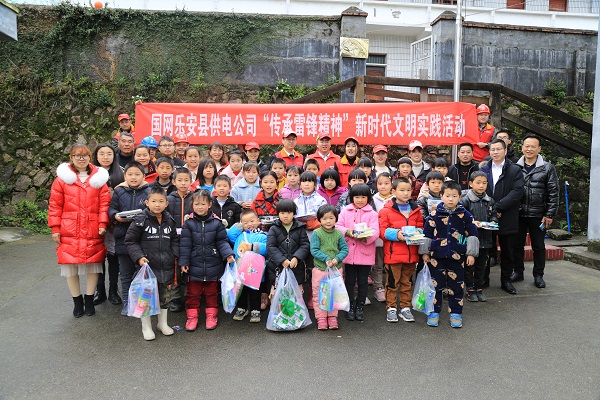 國(guó)網(wǎng)撫州樂(lè)安縣供電公司開(kāi)展“雷鋒日、送溫暖”主題志愿服務(wù)活動(dòng)