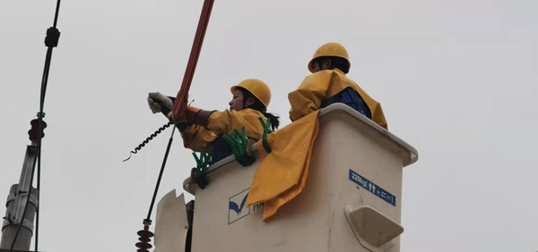 我愿做一名“高空舞者”，為你堅(jiān)守那一抹涼