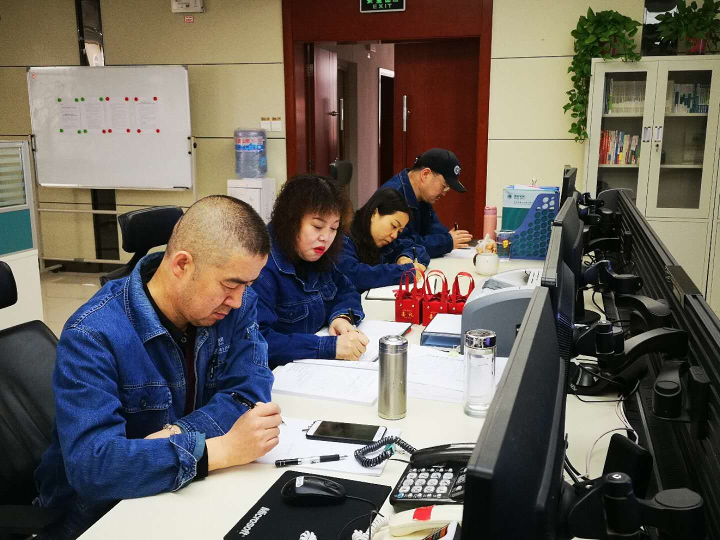 國(guó)網(wǎng)平?jīng)龉╇姽竟╇姺?wù)指揮中心：提升配網(wǎng)調(diào)度管理，保障春檢安全進(jìn)行