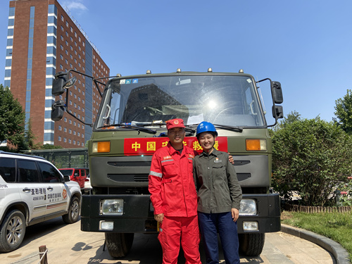 上陣夫妻檔，十天才回家