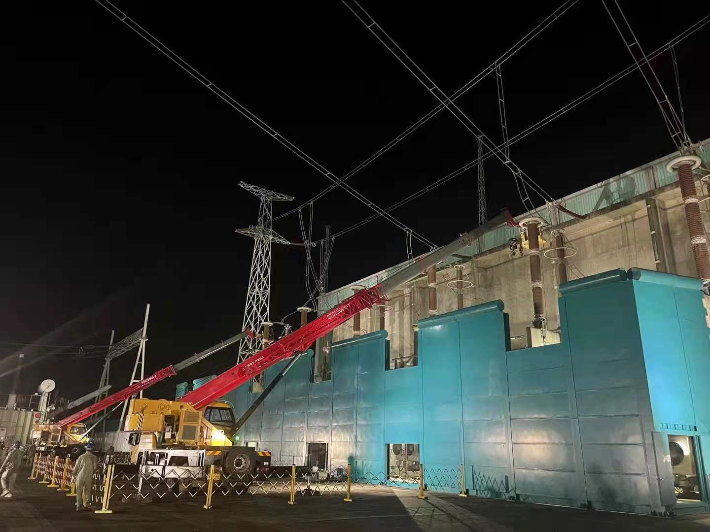 鄂電“鐵軍”：30個(gè)小時(shí)晝夜搶修作業(yè)，守護(hù)西電東送電網(wǎng)大動脈