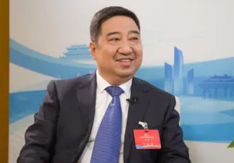 中國(guó)西電集團(tuán)有限公司黨委書(shū)記、董事長(zhǎng)、中國(guó)電氣裝備集團(tuán)董事長(zhǎng)白忠泉