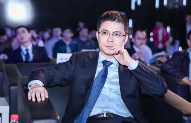 明陽(yáng)智能張啟應(yīng)出席進(jìn)博會(huì)：智慧風(fēng)電進(jìn)化助力碳中和！