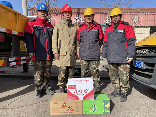 烏海電業(yè)局配電帶電作業(yè)處助力“煤改電”，送溫暖進(jìn)現(xiàn)場