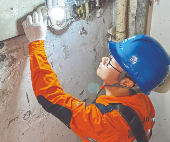 有一分熱，發(fā)一分光——“四川好人”瀘州供電公司員工李鳳麟的志愿服務(wù)故事