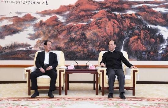 丁焰章拜會(huì)內(nèi)蒙古自治區(qū)黨委書記、人大常委會(huì)主任石泰峰