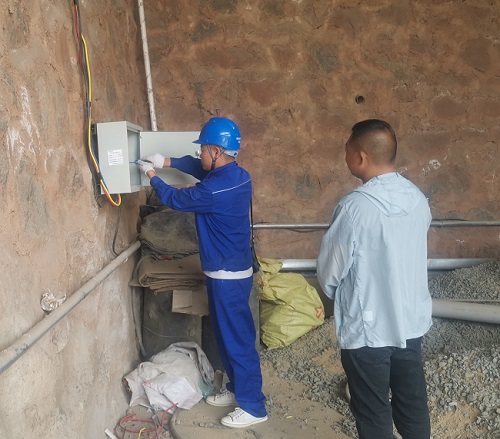 國(guó)網(wǎng)會(huì)理市供電公司“村網(wǎng)共建”覆蓋所有行政村 客戶(hù)用電獲得滿滿幸福感