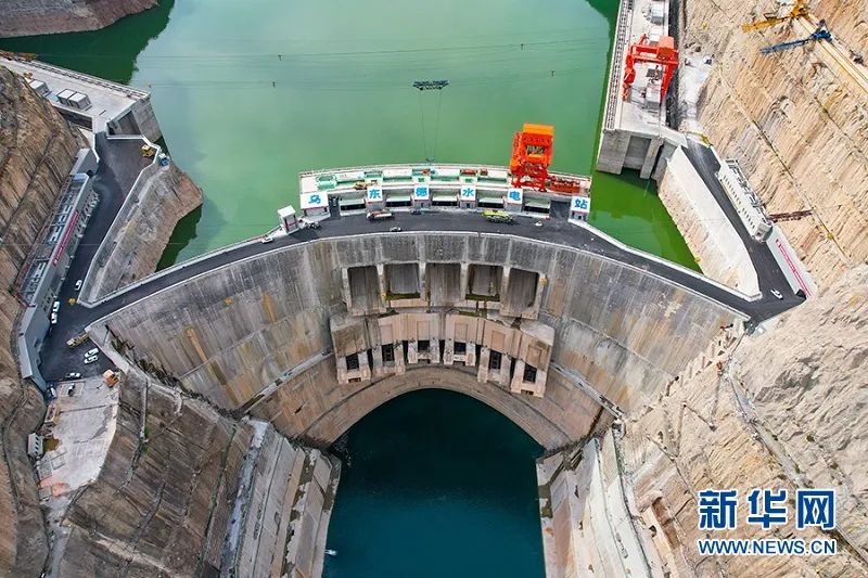 國家能源局章建華：加快推進(jìn)能源轉(zhuǎn)型，大力發(fā)展風(fēng)電和太陽能發(fā)電！