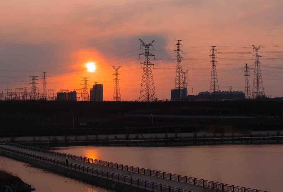 服務(wù)高鐵“大動(dòng)脈”，書(shū)寫(xiě)電力新答卷