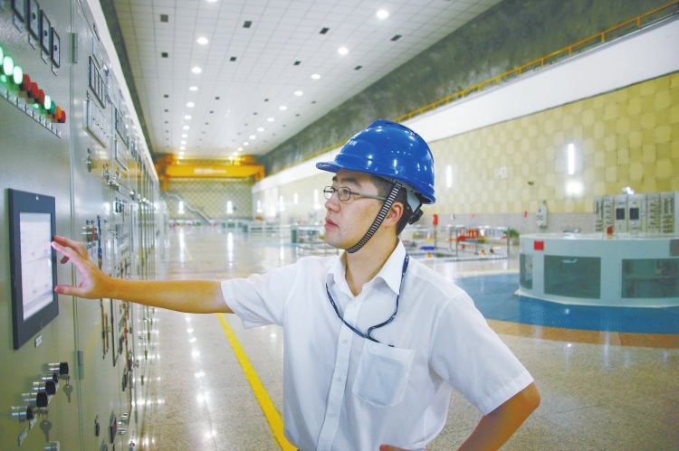 攻堅克難、敢于開拓的創(chuàng)新先鋒——記南網(wǎng)調(diào)峰調(diào)頻公司檢修試驗分公司總經(jīng)理、黨委副書記鞏宇