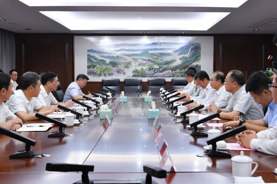 江毅拜會陳浩、南存輝并調研駐浙企業(yè)