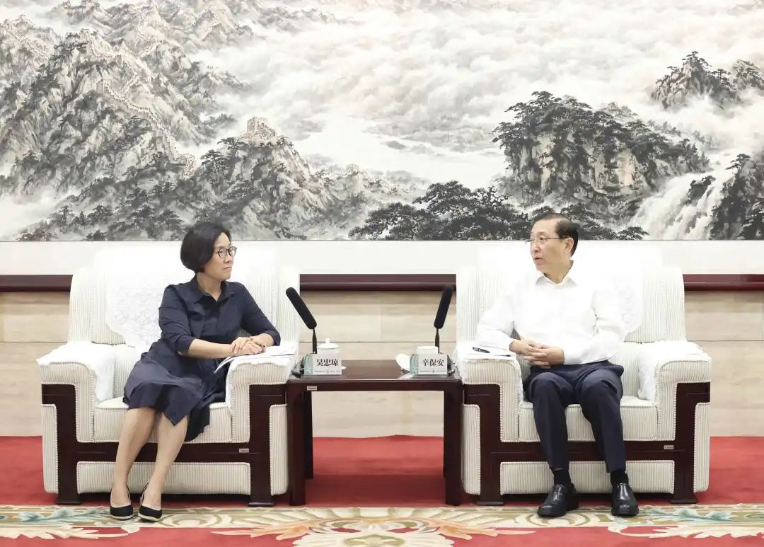 國家電網(wǎng)董事長、黨組書記辛保安與江西省委副書記、贛州市委書記吳忠瓊會談