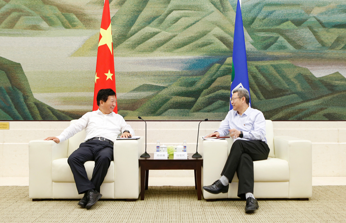 錢(qián)智民會(huì)見(jiàn)煙臺(tái)市委副書(shū)記、市長(zhǎng)鄭德雁