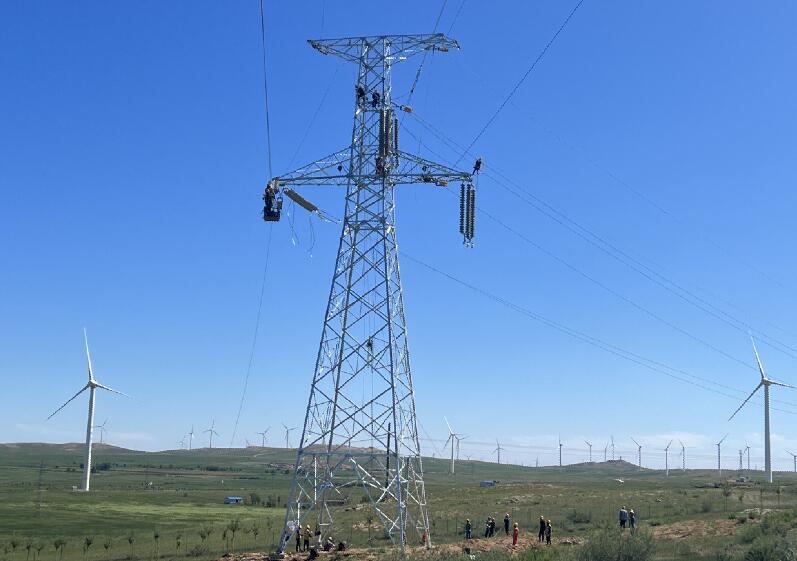 220千伏海春線、中海油化德風電場35千伏集電線路順利改造完成