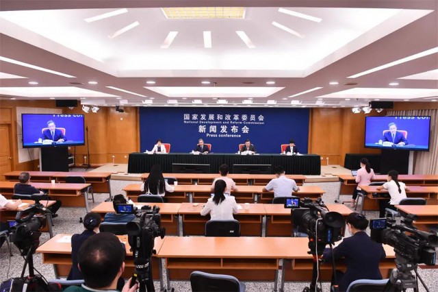 發(fā)改委：我國新能源產(chǎn)業(yè)全球領(lǐng)先，為全球市場提供超過70%的光伏組件