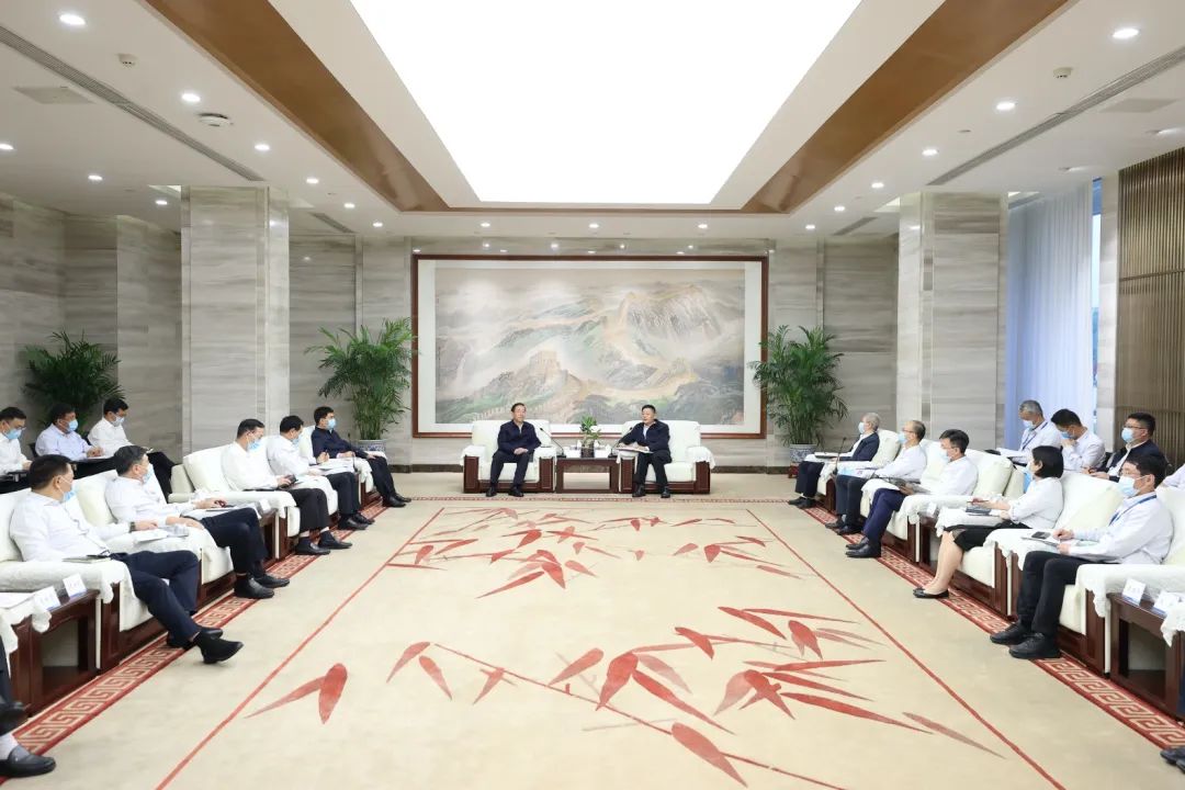 國(guó)家電網(wǎng)公司董事長(zhǎng)、黨組書(shū)辛保安與東方電氣集團(tuán)董事長(zhǎng)俞培根、總經(jīng)理徐鵬會(huì)談