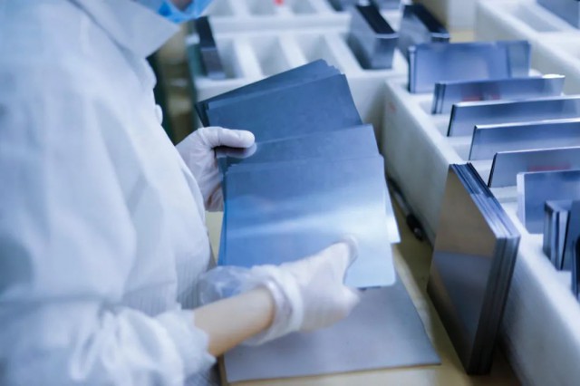 【索比月報】產(chǎn)量上升，新增產(chǎn)能逐步爬坡，新舊勢力繼續(xù)內(nèi)卷 ——9月光伏硅片市場總結(jié)