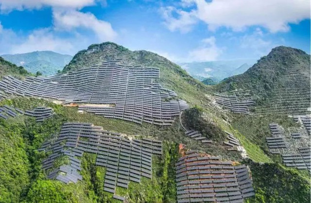 全國首例！吉電股份“大容量、高坡度”集中式山地光伏項目并網(wǎng)