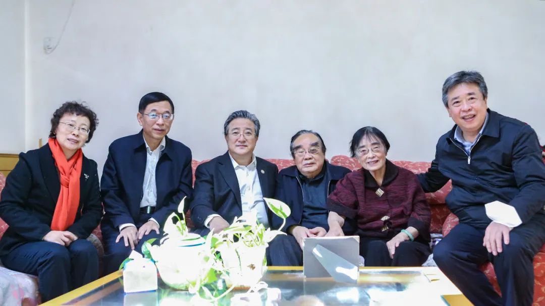 余劍鋒春節(jié)前夕看望慰問(wèn)核工業(yè)老領(lǐng)導(dǎo)蔣心雄、陳肇博