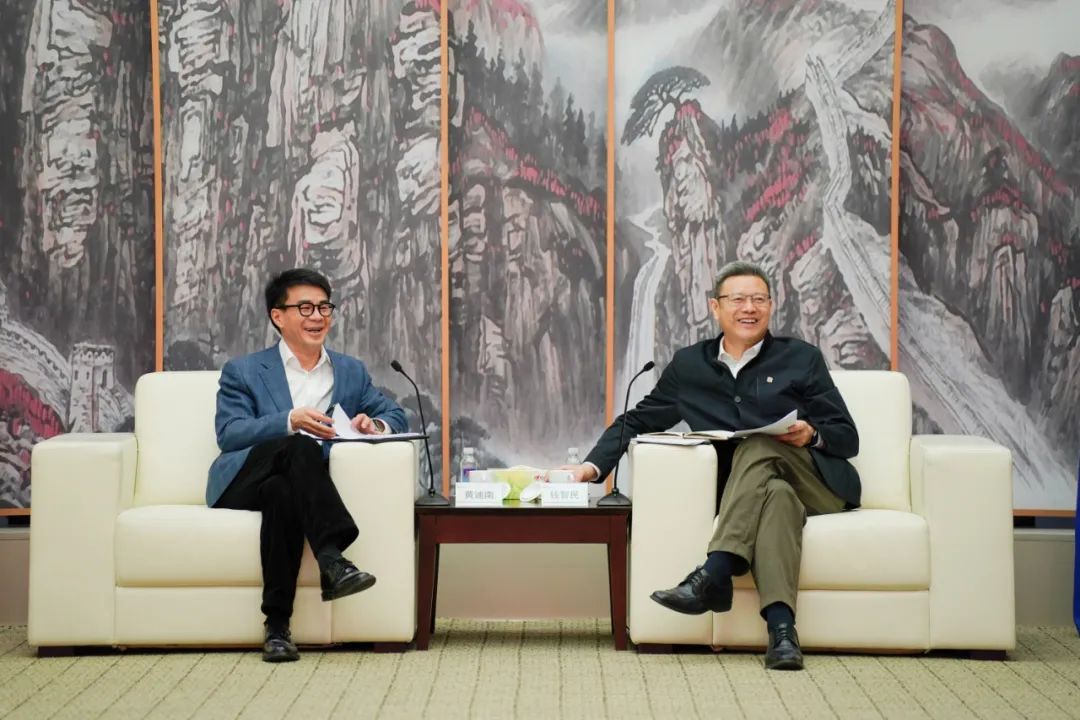 國(guó)家電投黨組書記、董事長(zhǎng)錢智民會(huì)見(jiàn)申能集團(tuán)黨委書記、董事長(zhǎng)黃迪南