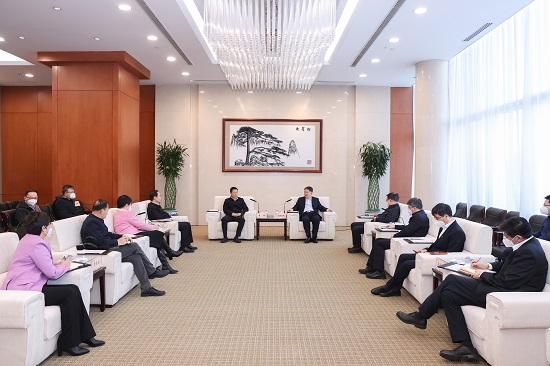 溫樞剛鄧建玲會見鄂爾多斯市委書記李理、市長杜匯良