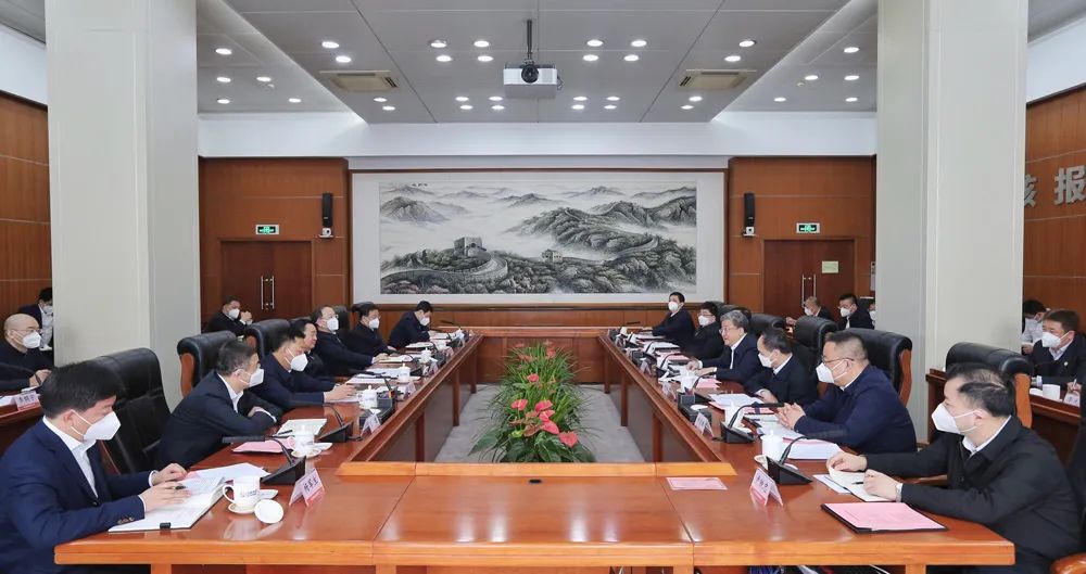 中核集團(tuán)黨組書(shū)記、董事長(zhǎng)余劍鋒與遼寧省委書(shū)記郝鵬、省長(zhǎng)李樂(lè)成會(huì)談