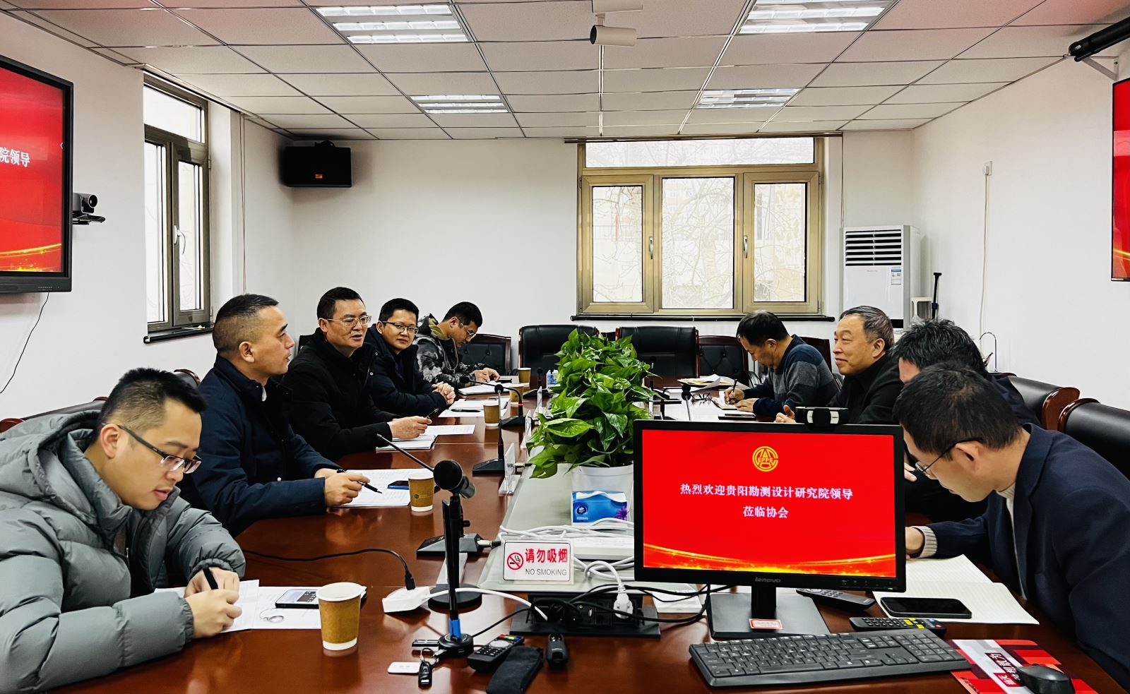 中國(guó)電力規(guī)劃設(shè)計(jì)協(xié)會(huì)李?lèi)?ài)民與中國(guó)電建貴陽(yáng)院、國(guó)網(wǎng)江蘇電力設(shè)計(jì)咨詢(xún)公司領(lǐng)導(dǎo)座談交流