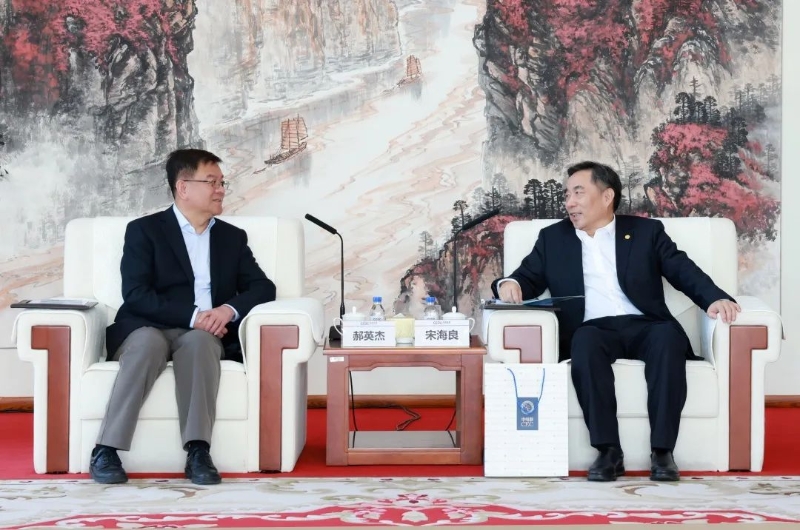 中國(guó)能建黨委書記、董事長(zhǎng)宋海良孫洪水與中電聯(lián)秘書長(zhǎng)郝英杰座談
