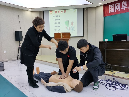 國(guó)網(wǎng)阜康供電公司應(yīng)急救護(hù)培訓(xùn)提升員工自救互救能力