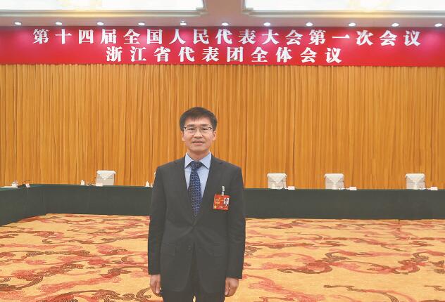 加快能源技術(shù)創(chuàng)新 推動(dòng)成果轉(zhuǎn)化應(yīng)用——訪全國人大代表、中國科學(xué)院寧波材料技術(shù)與工程研究所副所長(主持工作)王立平