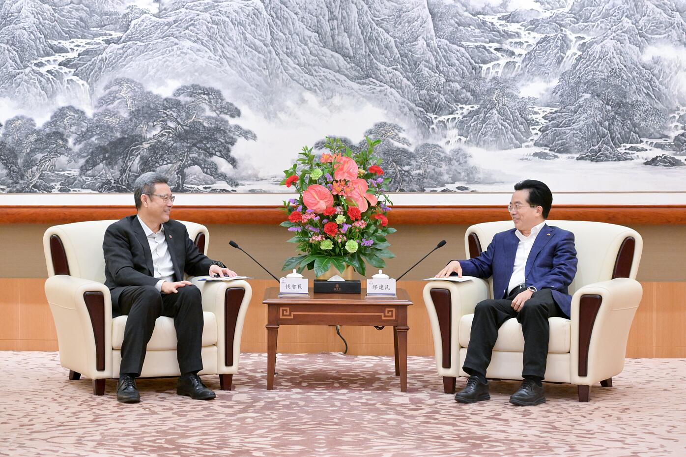 國(guó)家電投黨組書(shū)記、董事長(zhǎng)錢智民與中國(guó)旅游集團(tuán)董事長(zhǎng)陳寅會(huì)談