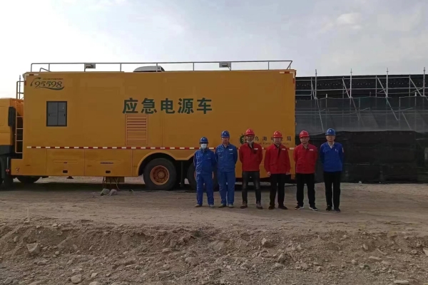 烏海市千里山供電公司：保電路上，我們一直在