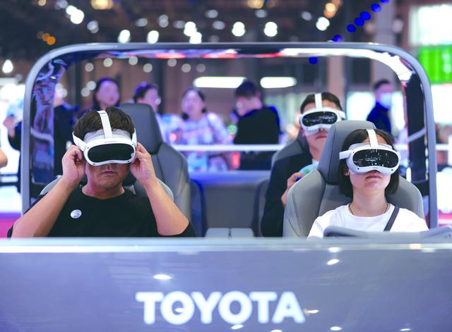 代表前沿技術(shù)方向，促使跨國車企轉(zhuǎn)型，新能源車在上海車展“唱主角”