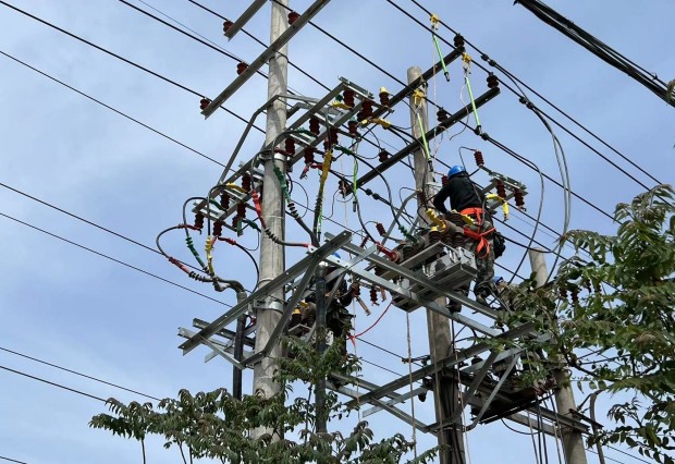 六五四供電公司奮戰(zhàn)8小時(shí)，順利完成新線路投運(yùn)