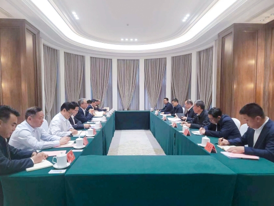 中國(guó)電建黨委副書記、總經(jīng)理王斌與黑龍江省常務(wù)副省長(zhǎng)王一新舉行會(huì)談