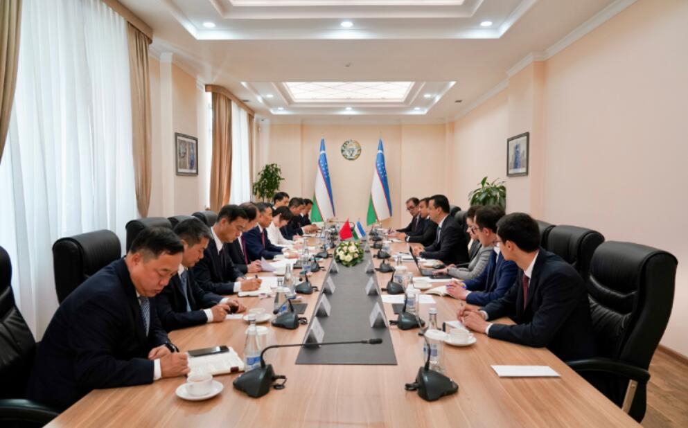 宋海良會見烏茲別克斯坦投資、工業(yè)與貿(mào)易部部長庫德拉托夫·拉齊茲