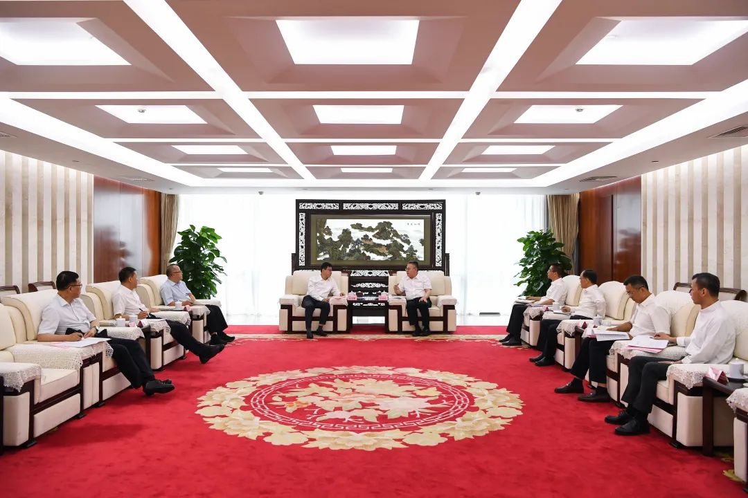 葉向東與甘肅省委常委、副省長張錦剛舉行會談